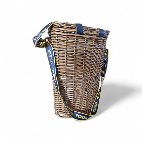 U of M Wicker Cooler Bag with Blue Leather Accents, Cork Screw and Carry Strap. - Picture 3 of 7